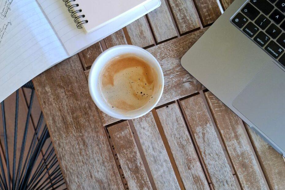 Illustration of The Everyday Habits Behind Choosing a Blogging Platform That Fits Your Goals