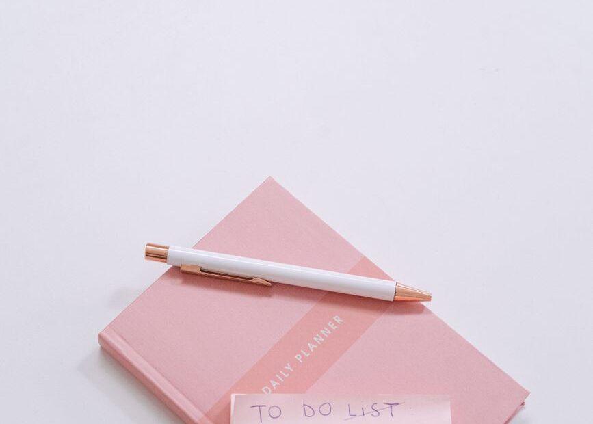 Illustration of The Everyday Habits Behind Growing an Email List Organically