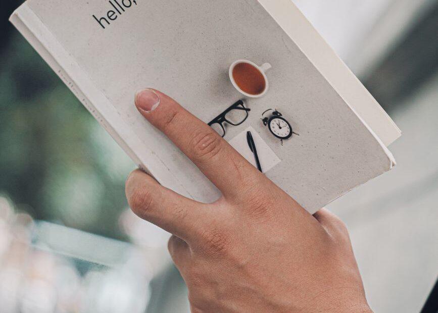 Illustration of The Everyday Habits Behind Writing Long-Form Content That Holds Attention