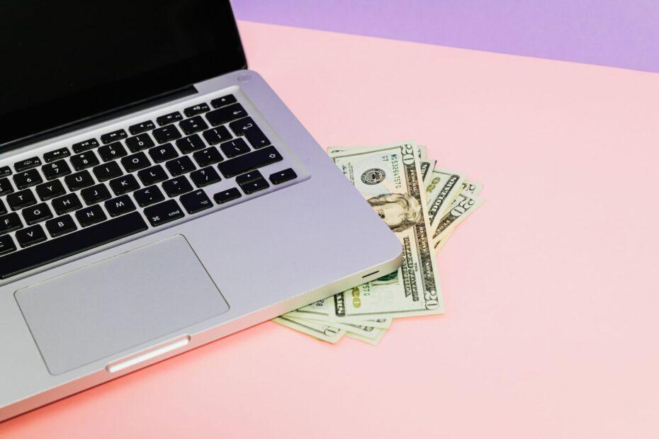 Illustration of Why Diversifying Income Streams Protects Bloggers From Platform Changes